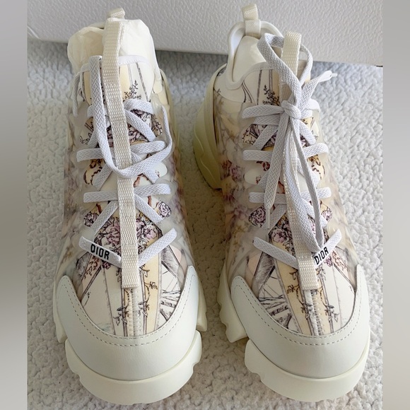 Authentic Dior women’s D-CONNECT SNEAKER - Picture 1 of 16